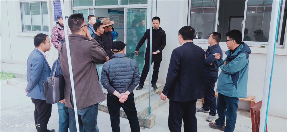 西南督查組在自治區(qū)、日喀則市、吉隆縣、吉隆鎮(zhèn)有關(guān)領(lǐng)導(dǎo)的陪同下對吉隆鎮(zhèn)污水處理廠檢查工作